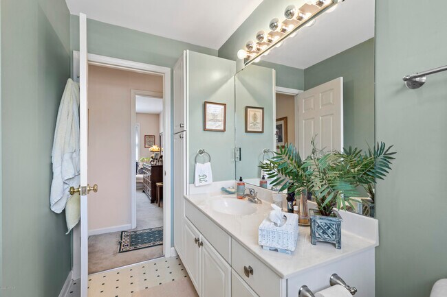 Building Photo - 504 Cedarwood Village