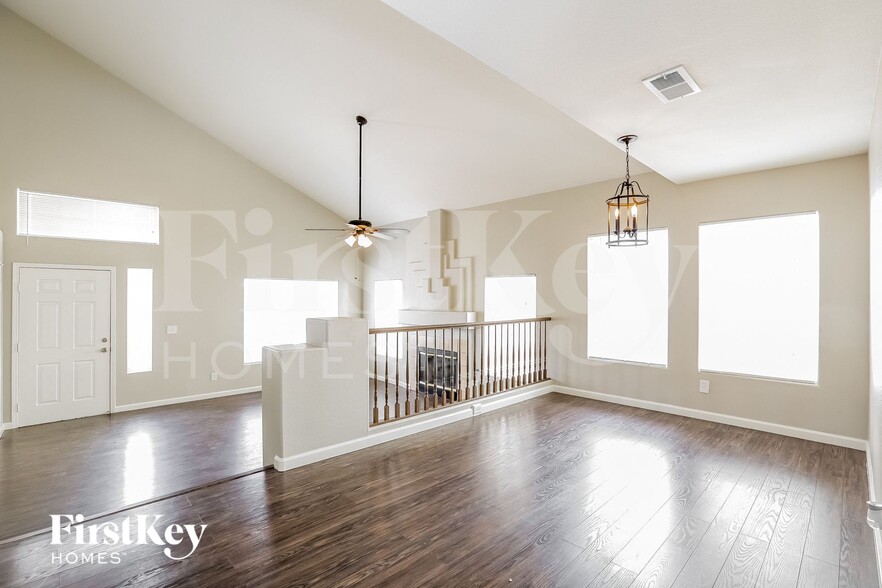 Building Photo - 7208 Golden Falcon St