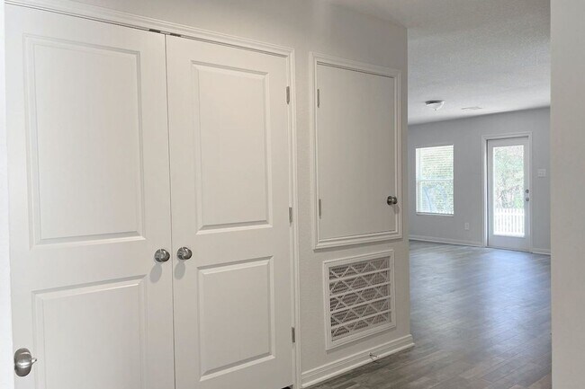 Building Photo - The home is a 1 story, 2 car garage 3 bedrooms, 2 full baths. Open floor plan from the kitchen ar...