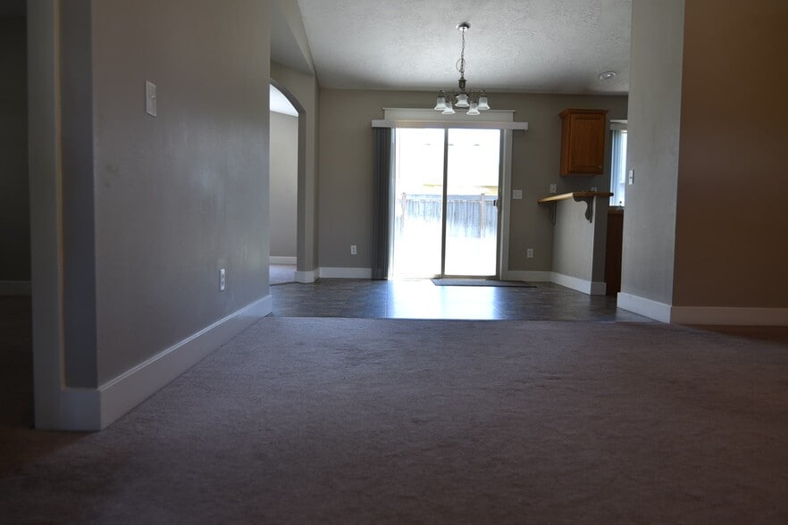 Building Photo - 11215 W Springgold Dr