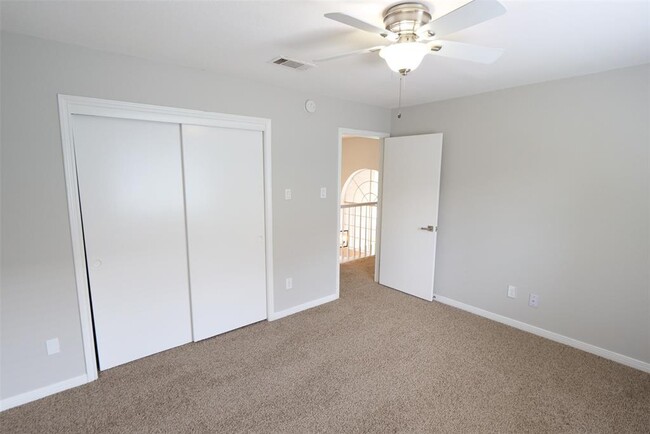 Building Photo - 5302 Prairie Creek Dr
