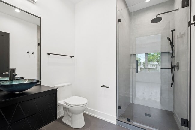 Building Photo - 9214 Washington St