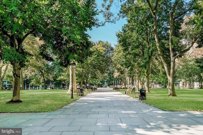 Building Photo - 704 S Washington Square