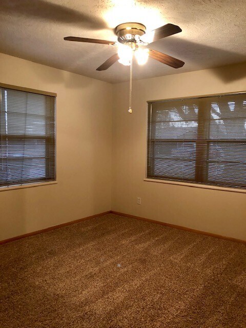 Building Photo - 3 Bed/1 Bath Mid-Century Ranch minutes from Midwest City High School - Refrigerator Included