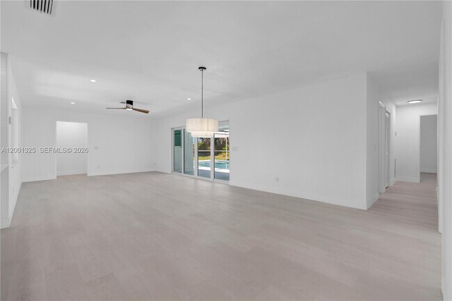 Building Photo - 9125 SE Karin St