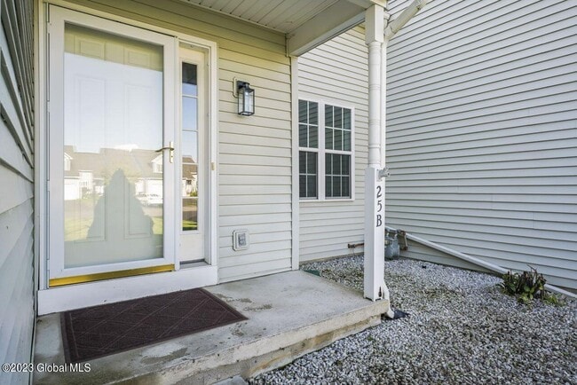 Building Photo - 25B Pointe W Dr