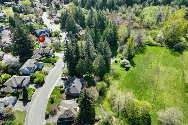 Building Photo - 4Bd/2.5Ba Sammamish Home