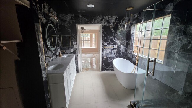 Building Photo - 15207 Pebble Lake Dr