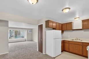 Building Photo - Stephan Manor