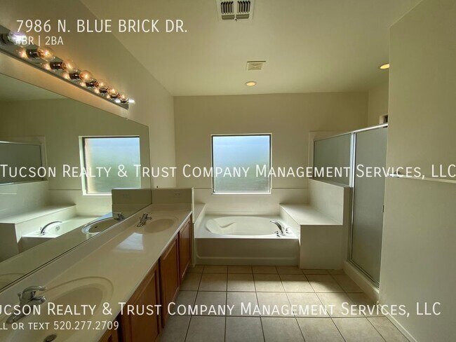 Building Photo - 7986 N Blue Brick Dr