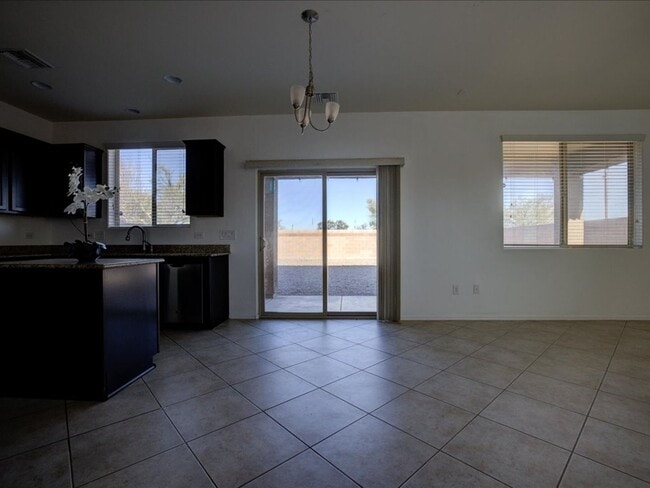 Building Photo - 3 Bedroom 2 1/2 Bathroom