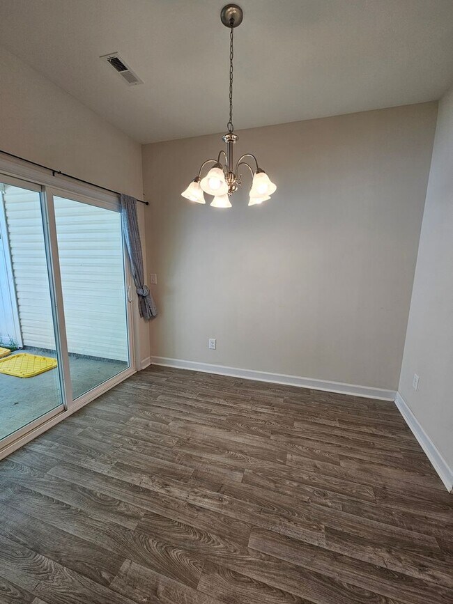 Building Photo - 3 Year Old Townhome in Marshall Farm!