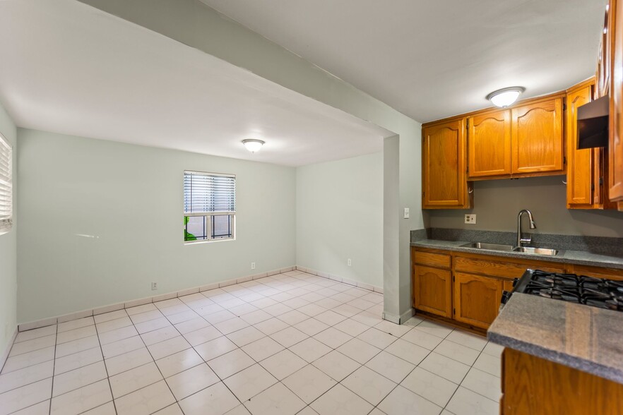 Building Photo - 6297 Orizaba Ave