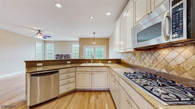 Building Photo - 104 Briar Ct