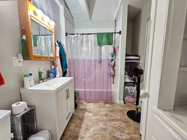 Building Photo - 204 Broad St