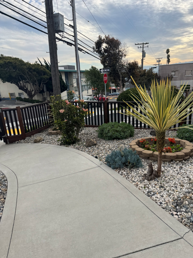 Building Photo - Welcome to this charming 2-bedroom, 1-bathroom in South San Francisco