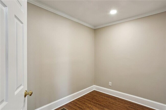 Building Photo - 22 Peachtree Hills Ave NE