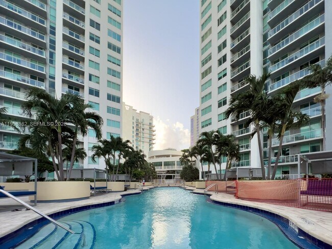 Building Photo - 253 NE 2nd St