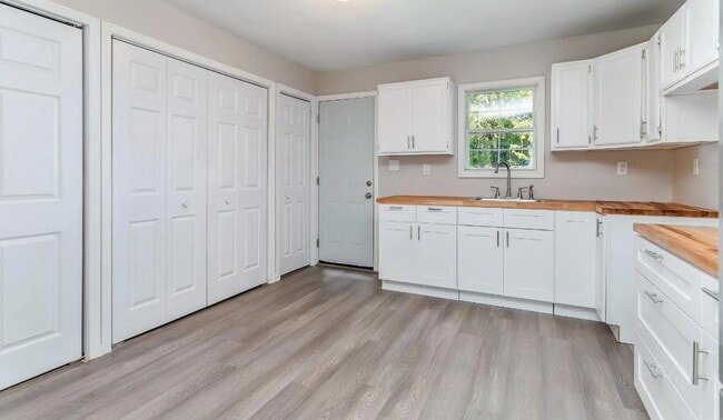 Building Photo - 3245 Ardmore Trail