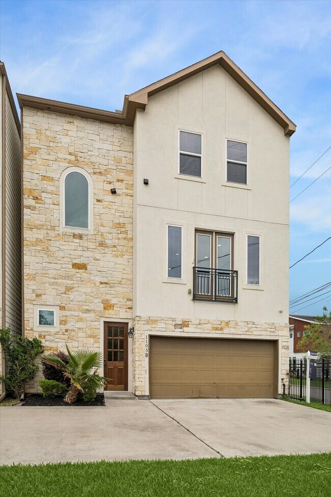 Building Photo - 1105 E 27th St