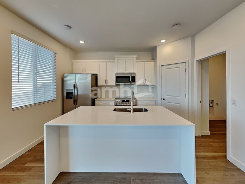 Building Photo - 9714 N Rancho Lozano
