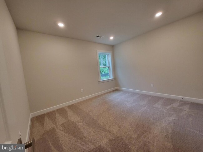 Building Photo - 1617 Phillips Dr