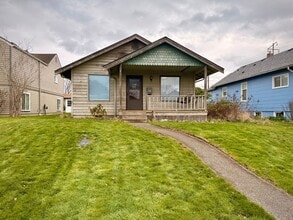 Building Photo - Live in Sunny Land! Updated 2 Bedroom with Great Amenities Available NOW!