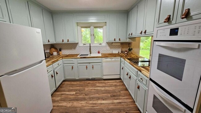 Building Photo - 810 Joy Dr