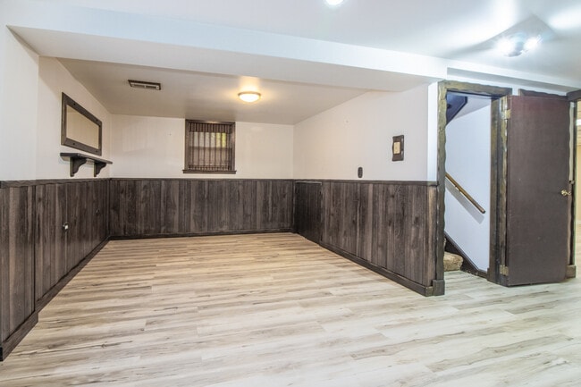 Building Photo - 738 Tinley Dr