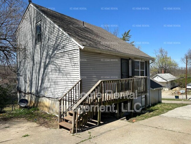 Primary Photo - 4221 E 60 Terrace