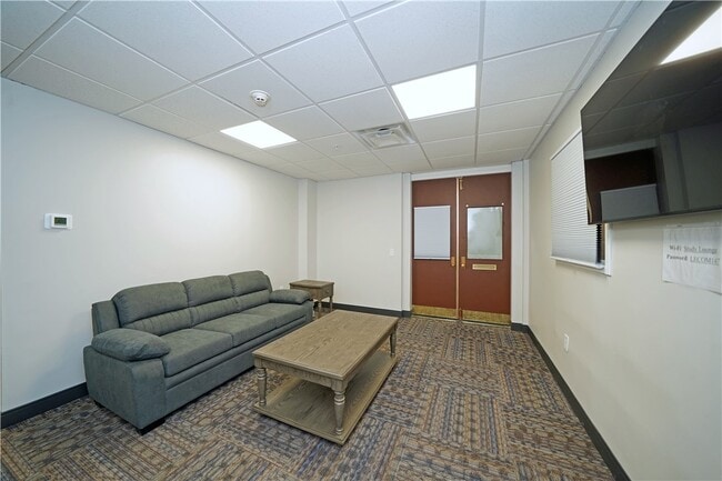 Building Photo - 207 N Main St