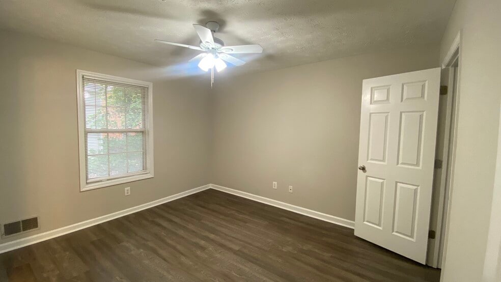 Second bedroom - 22 Villa Ct SE