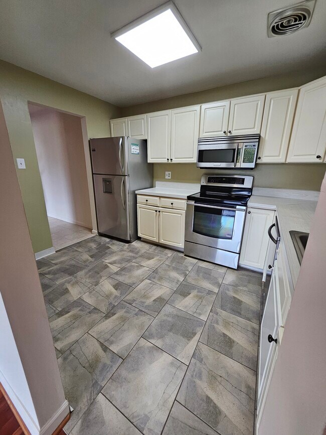 Building Photo - 11305 Commonwealth Dr