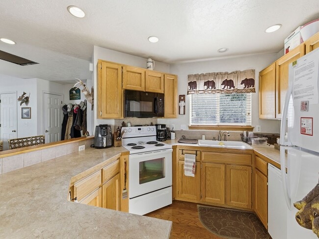 Building Photo - ? Easy Living in Loveland | Fireplace + Prime Hwy 287 Location