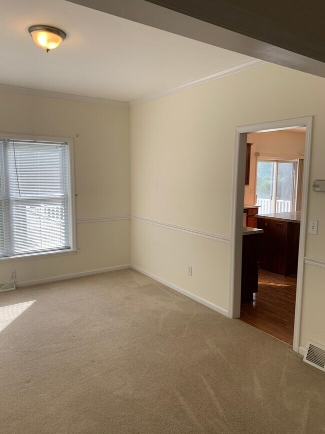 Building Photo - Beautiful Single Family For Rent NOW! Must...