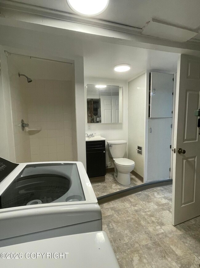 Building Photo - 237 Denali St