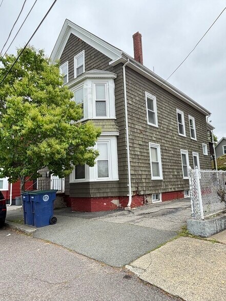 Building Photo - 9 Cushing St
