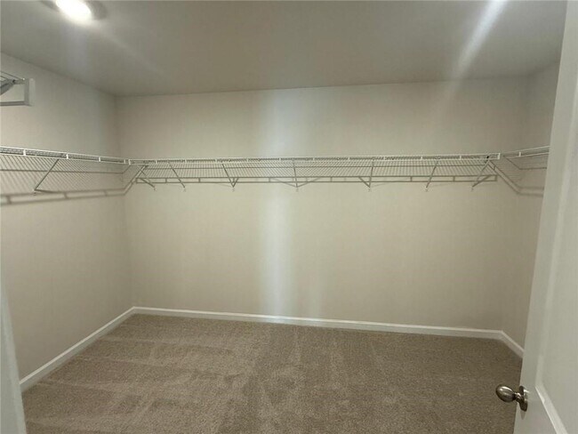 Building Photo - 189 Vly Oak Dr