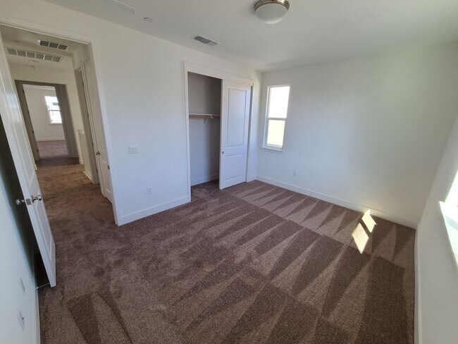 Building Photo - Stunning 4 Bedroom, 3 Bath Mountain house Home W/ Solar