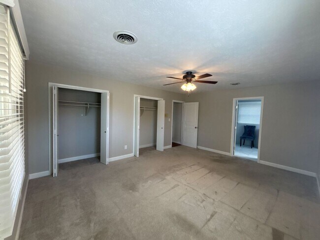 Building Photo - Beautiful 4-Bedroom/2.5 Bath Single-Family Home in Great Neighborhood in Johnson City, TN, with d...