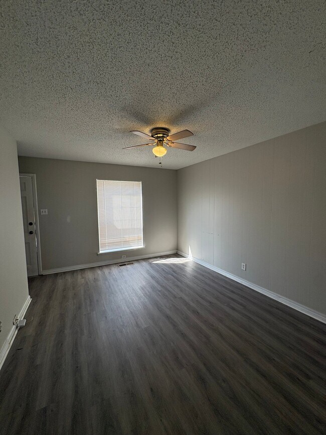 Building Photo - 1123 W Scenic Dr