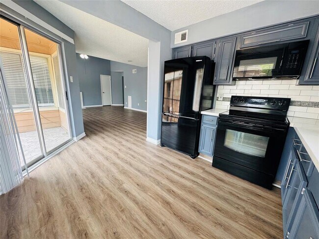 Building Photo - 12100 Overbrook Ln