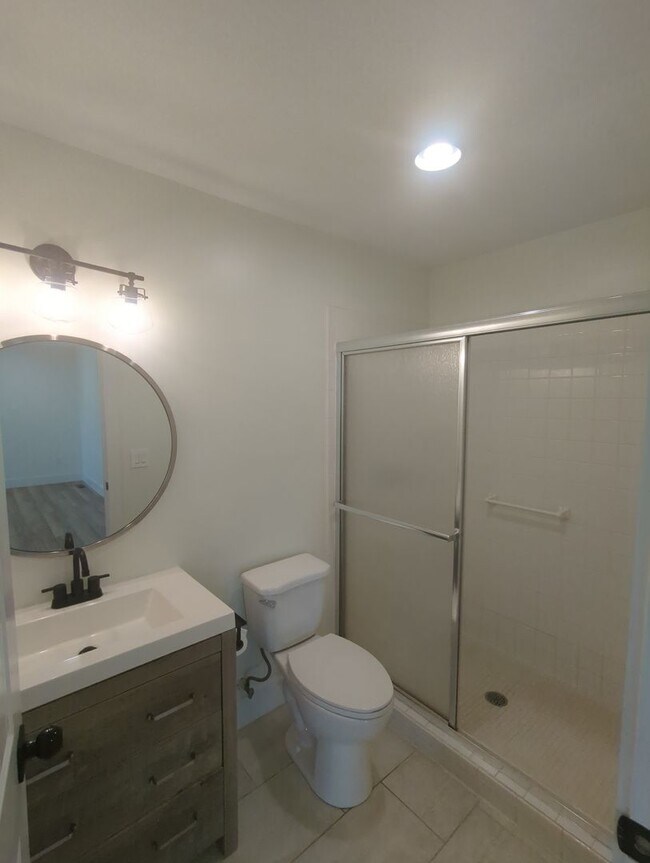 Building Photo - 8134 Holly Crest Dr
