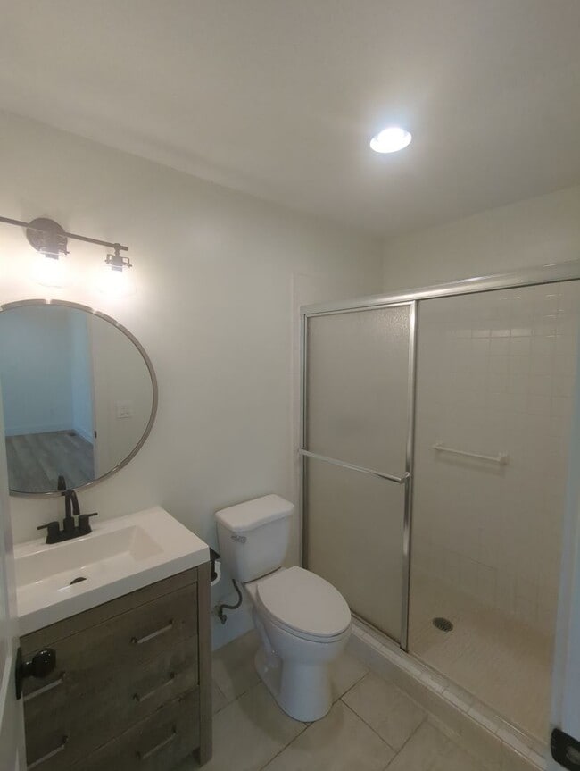 Building Photo - NICE SPACIOUS House in Holly Hills