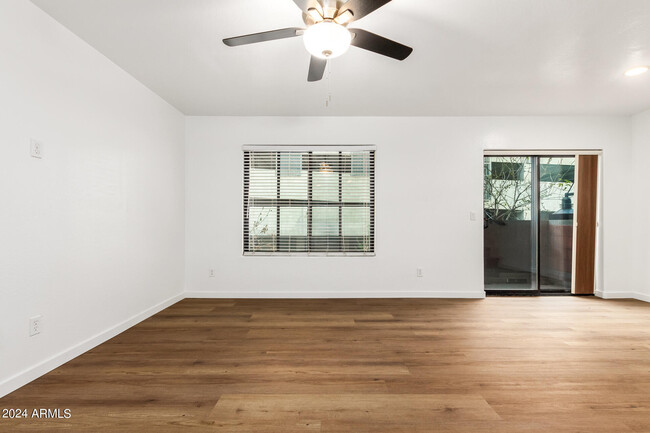Building Photo - 330 S Farmer Ave