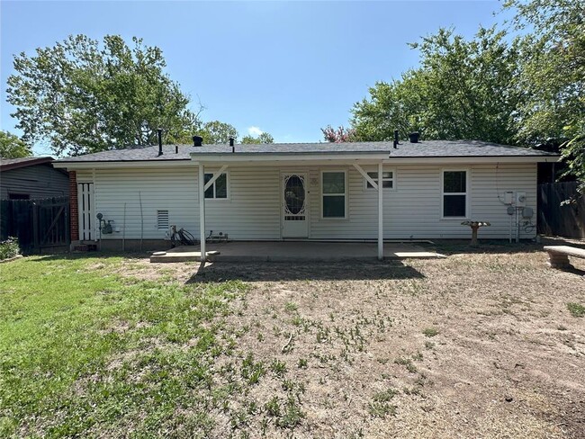 Building Photo - 5704 Cedardale Dr
