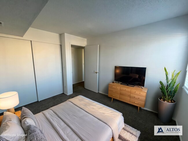 Building Photo - 2 bed 2 bath Condo W/D in Unit - $500 off first months rent!