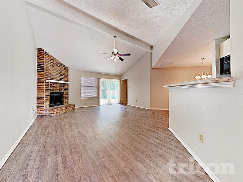 Building Photo - 2537 Rialto Way