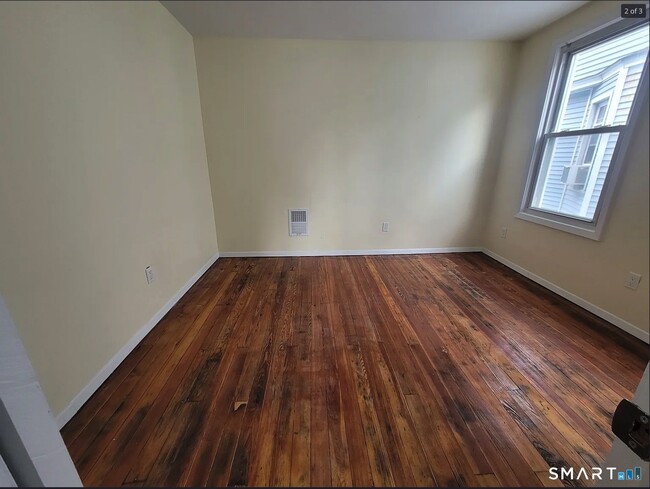 Building Photo - 166 6th St