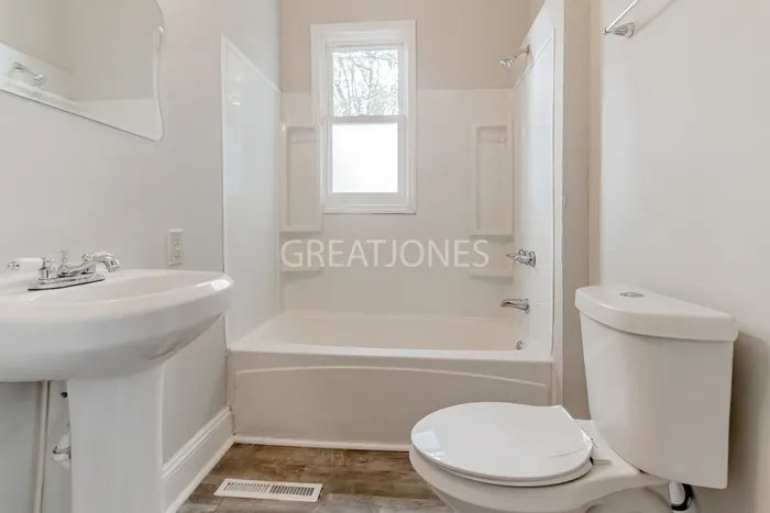 Building Photo - 808 3rd St SE